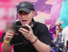 黄子(zi)韬電(diàn)竞精彩瞬间：四杀逆袭，魅力全开！