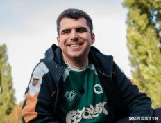 LOL選(xuǎn)手吐槽女性生(shēng)理期，镜頭(tóu)被全(quán)部(bù)剪掉，如今戰(zhàn)队宣佈(bù)將(jiāng)他开除(chú)