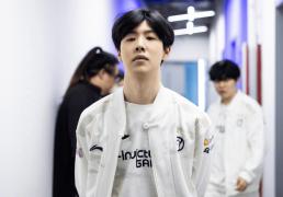 炫神因辱骂theshy，二路解说权限被收回，還(hái)被粉丝投诉到全国扫黑办