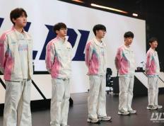 LOL全(quán)球(qiú)先(xiān)鋒(fēng)赛开打(dǎ)！上来就是(shì)两场硬(yìng)仗，JDG直面全(quán)球(qiú)唯一满级队