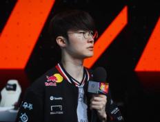 Faker认爲(wèi)T1四名队友是最(zuì)强的LOL選(xuǎn)手