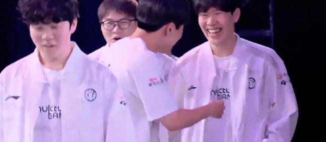 退掉BLG基地(dì)之後(hòu)，The shy开怀大笑(xiào)！