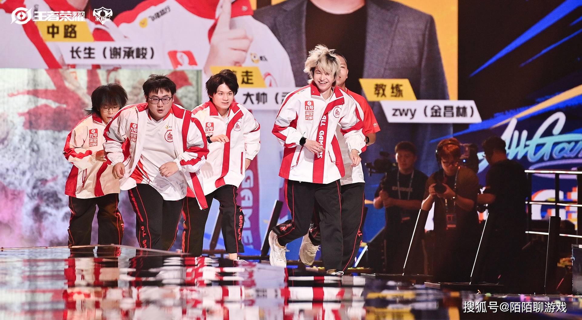 2025年(nián)KPL年(nián)总战队分析(xī):AG劍(jiàn)指7连冠,久哲轮換(huàn)值得期(qī)待,JDG沒(méi)戏!