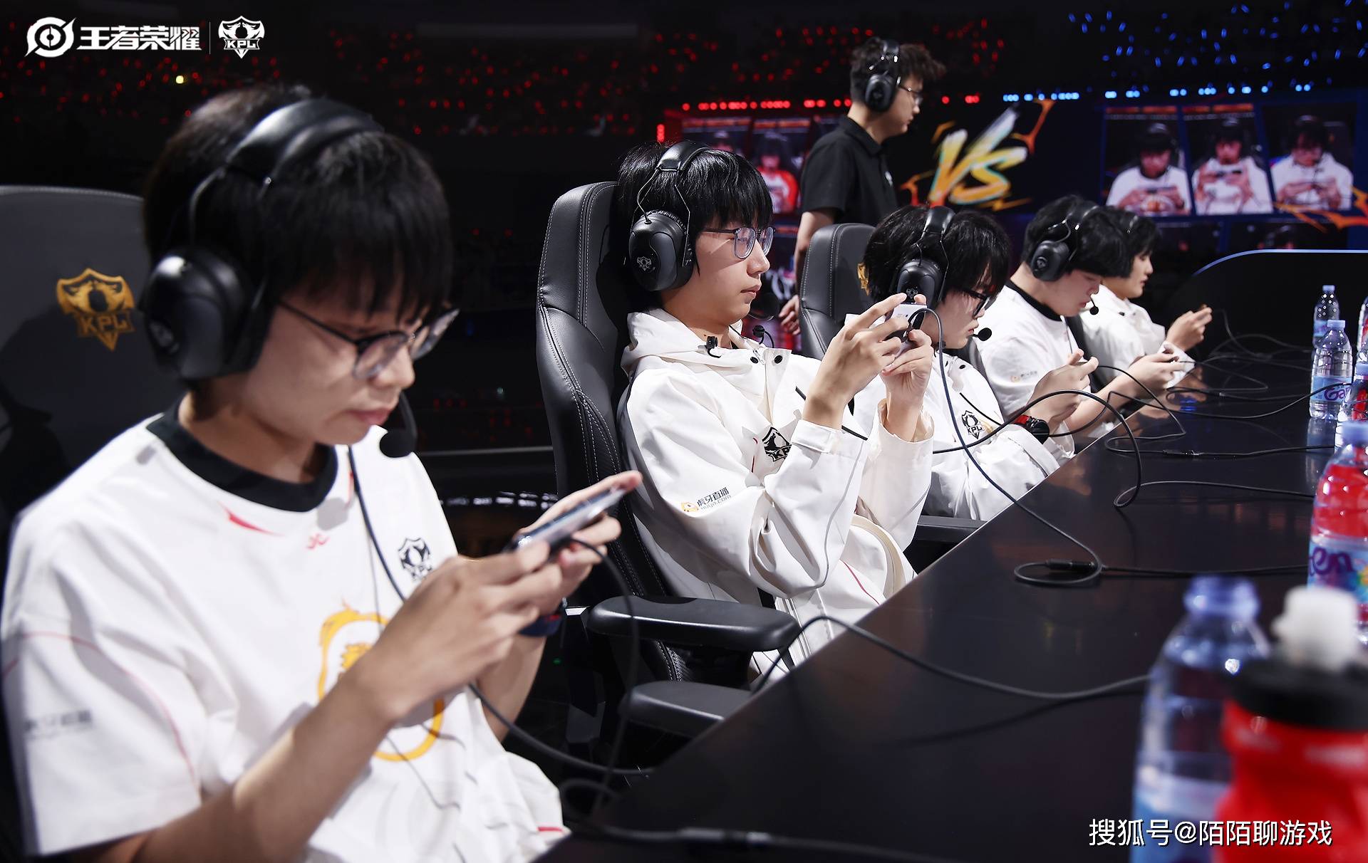 2025年(nián)KPL年(nián)总战队分析(xī):AG劍(jiàn)指7连冠,久哲轮換(huàn)值得期(qī)待,JDG沒(méi)戏!
