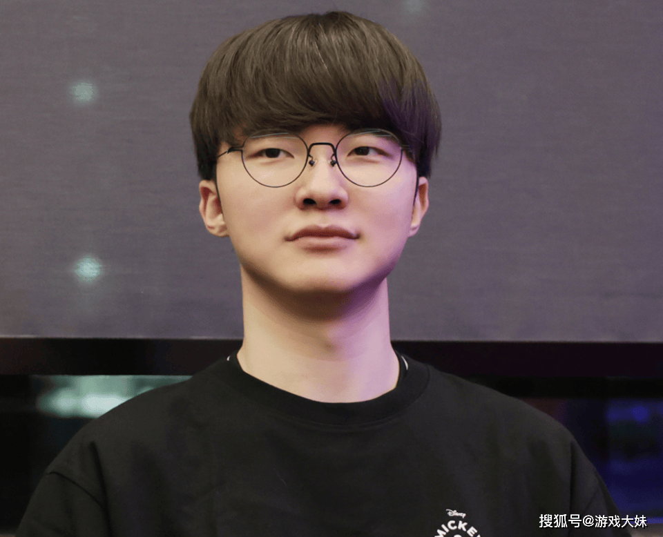 LOL比赛暂停(tíng)长达3小时,选手打开直播看比赛,被官方禁(jìn)赛处罚