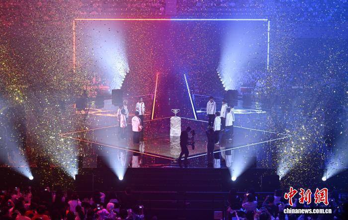 2025年KPL王者(zhě)荣耀职业联赛夏季(jì)赛决赛在杭州举行(xíng)