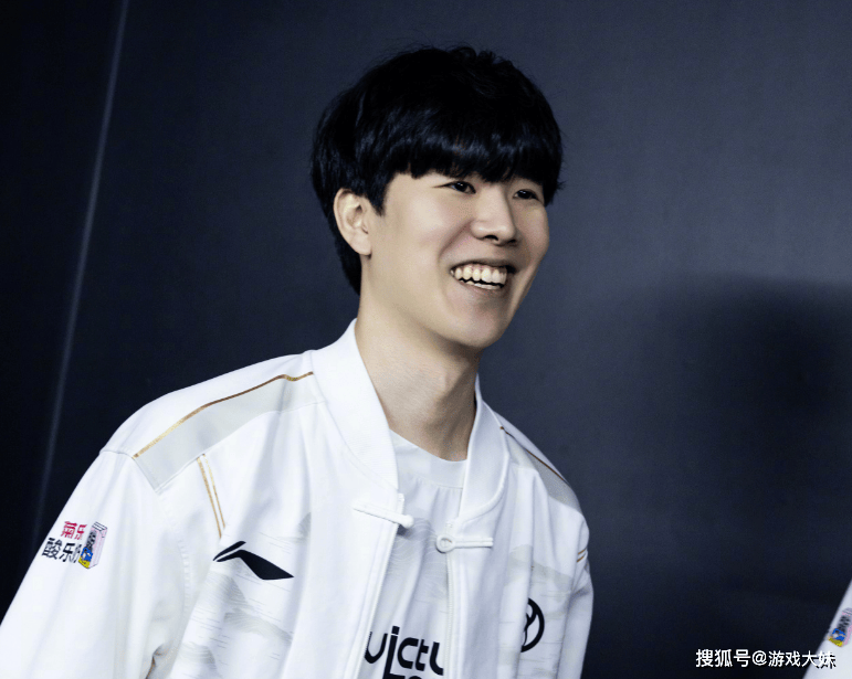 LOL官(guān)方正(zhèng)式(shì)宣布,名人堂入选顺序不看赛区,theshy有望成(chéng)为下一位(wèi)