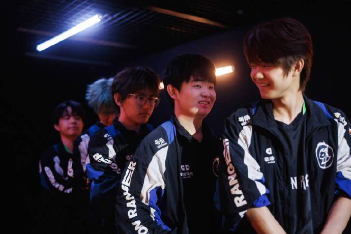 赢了比(bǐ)赛却暴露短板?DRG艰难爬(pá)进淘汰赛,粉丝坦言夢(mèng)岚該(gāi)下场了