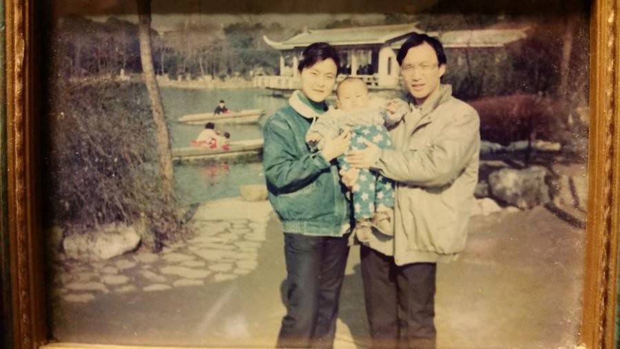 谦逊哥(gē)哥(gē)持刀殺(shā)母傷(shāng)父(fù),叛逆弟弟成电竞冠軍(jūn),“虎式教育”的(de)悲劇(jù)