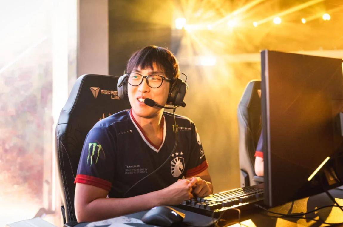 谦逊哥(gē)哥(gē)持刀殺(shā)母傷(shāng)父(fù),叛逆弟弟成电竞冠軍(jūn),“虎式教育”的(de)悲劇(jù)