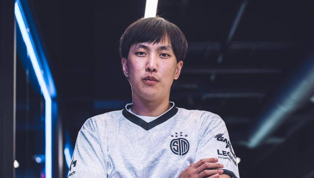 谦逊哥(gē)哥(gē)持刀殺(shā)母傷(shāng)父(fù),叛逆弟弟成电竞冠軍(jūn),“虎式教育”的(de)悲劇(jù)