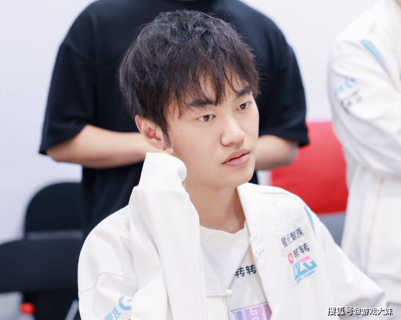 LOL官方點(diǎn)名knight,将他所有荣誉罗列出(chū)来,离大满贯还差一个S冠