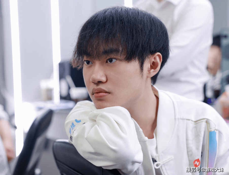 LOL官方點(diǎn)名knight,将他所有荣誉罗列出(chū)来,离大满贯还差一个S冠