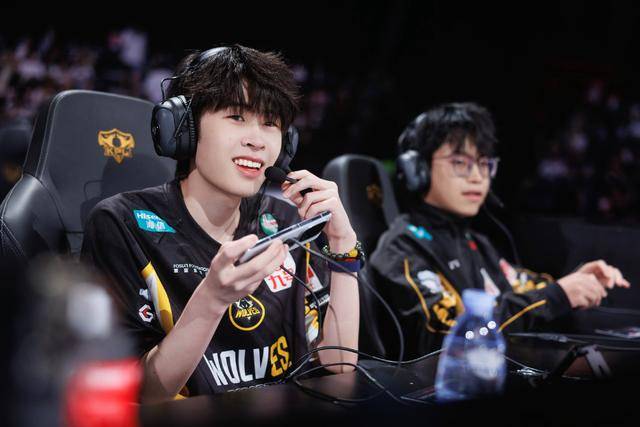 狼队大戰(zhàn)WB前(qián)瞻,小(xiǎo)胖(pàng)煖(nuǎn)陽(yáng)再交手,老林大戰(zhàn)SK,一笙是(shì)变数