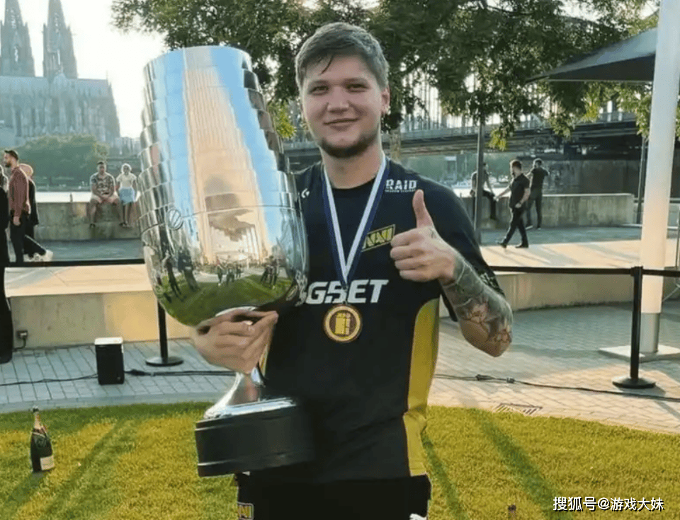 电竞圈出现离谱事件,选手比(bǐ)赛时突然缺席,跑去蓡(cān)加DOTA2比(bǐ)赛