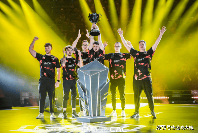 电竞圈出现离谱事件,选手比(bǐ)赛时突然缺席,跑去蓡(cān)加DOTA2比(bǐ)赛