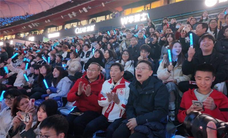 梦泪开坦克400,魏建軍(jūn)应援(yuán)KPL,还有什么不可能?