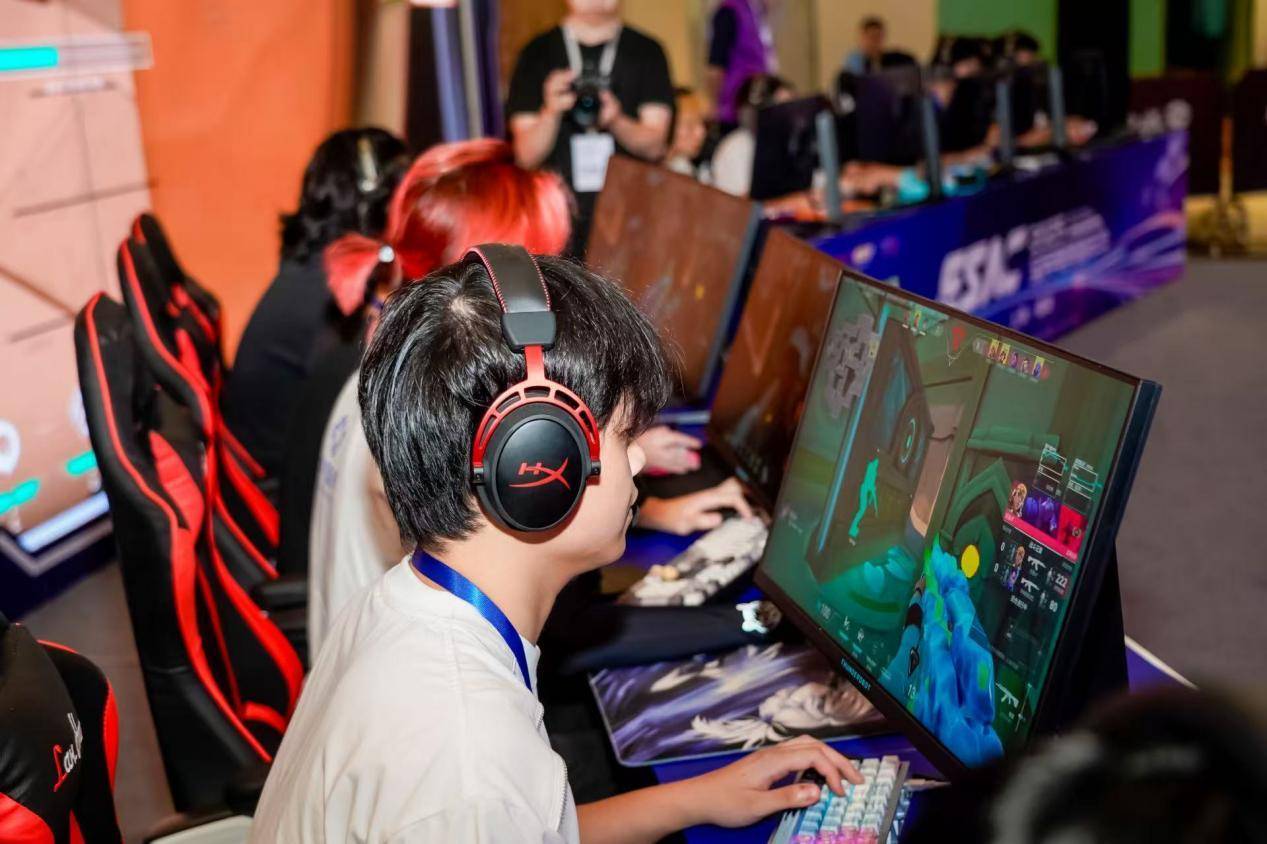 电竞热潮席卷上(shàng)海 2025全民(mín)电竞嘉(jiā)年华线下淘汰賽(sài)圆滿(mǎn)收官