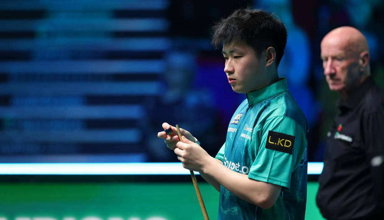 亨德利盛(shèng)赞赵心童轻松比(bǐ)赛表现;威尔逊抱怨球(qiú)台影响比(bǐ)赛结果