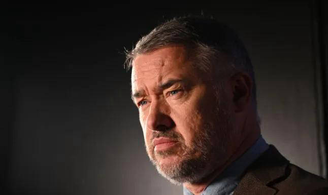 亨德利盛(shèng)赞赵心童轻松比(bǐ)赛表现;威尔逊抱怨球(qiú)台影响比(bǐ)赛结果