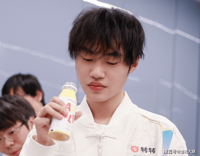 解(jiě)说米勒说出LPL困境,中(zhōng)单选手出现严重(zhòng)断档,新(xīn)生代实力都很菜