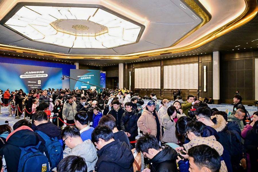 “人(rén)形(xíng)大力(lì)神杯”成(chéng)功挑战吉尼斯 海信世界杯定制(zhì)展(zhǎn)现冠(guān)军实力(lì)