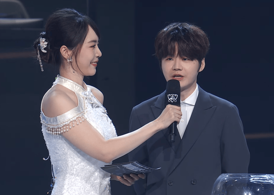 BLG上(shàng)上(shàng)签！对陣(zhèn)外卡队鎖(suǒ)定(dìng)一分！TES打GEN史(shǐ)诗级强度(dù)！