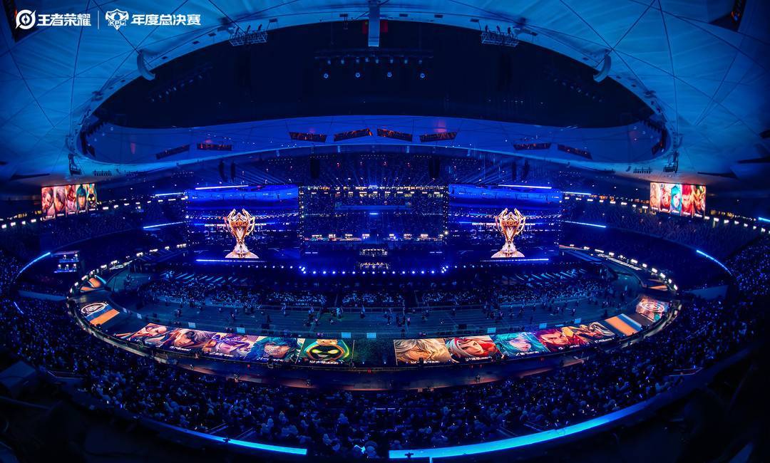 九年跋涉,一朝登(dēng)頂(dǐng):三(sān)代(dài)KPL选手,共赴鳥(niǎo)巢(cháo)巅峰之約(yuē)