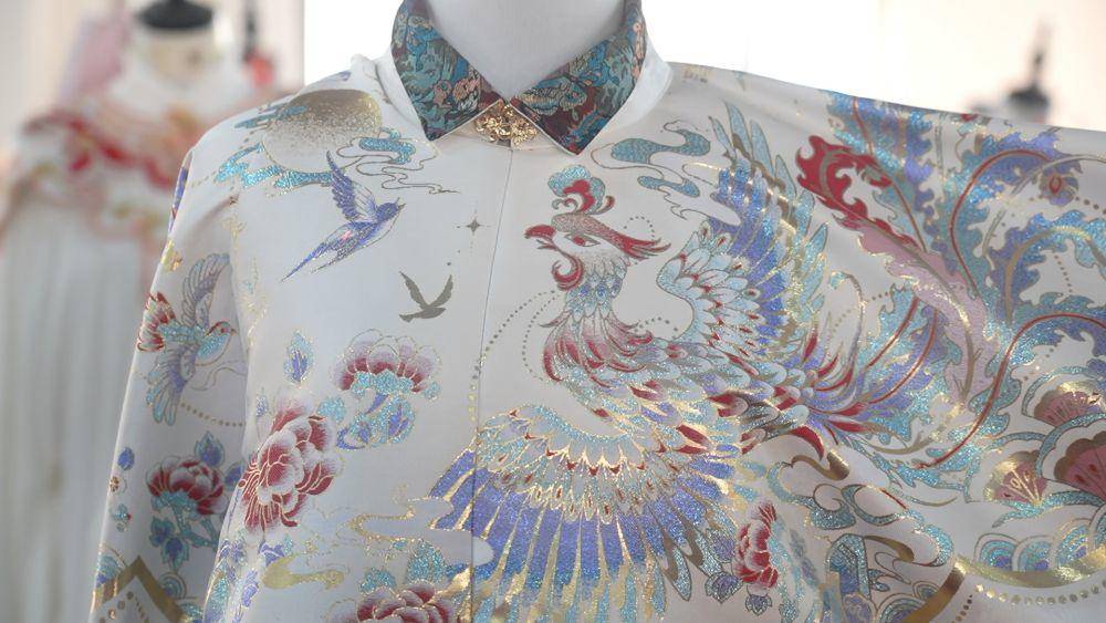 衣(yī)袂翩跹 汉服經(jīng)济的破圈(quān)与新生